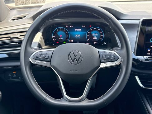 Certified 2025 Volkswagen Atlas Cross Sport SE AWD/4WD image 15