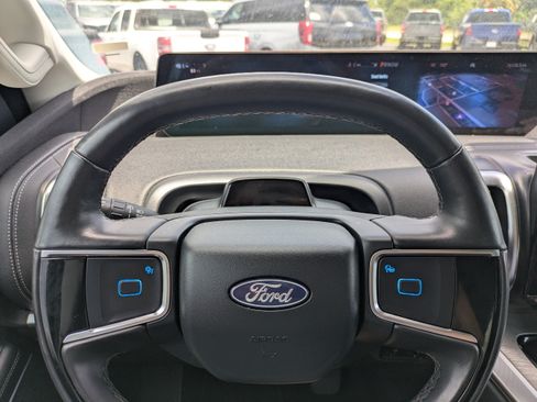 Used 2025 Ford Expedition Max Platinum AWD/4WD image 24