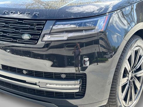 New 2025 Land Rover Range Rover SE image 38