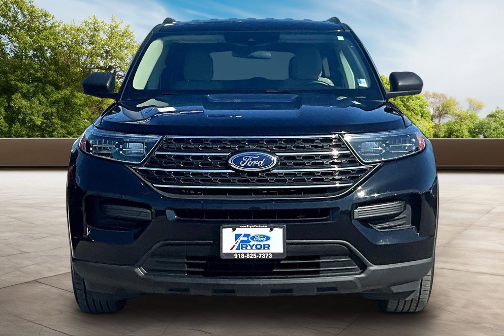 Used 2023 Ford Explorer XLT AWD/4WD image 3