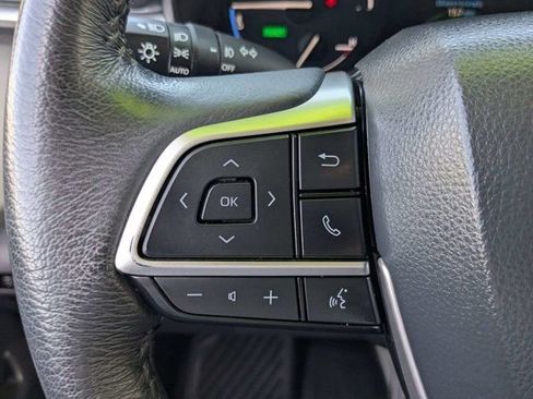 Used 2024 Toyota Sienna XLE FWD image 24