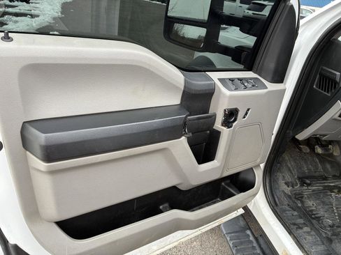 Used 2017 Ford F550 4x4 SuperCab Super Duty image 15