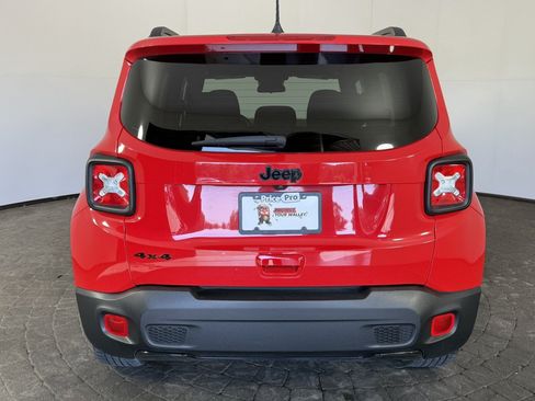 Used 2022 Jeep Renegade Altitude AWD/4WD image 6