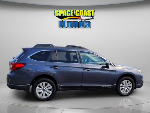 Used 2017 Subaru Outback 2.5i Premium image 10
