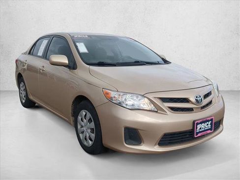 Used 2011 Toyota Corolla LE image 3