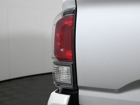 Used 2023 Toyota Tacoma TRD Sport image 12