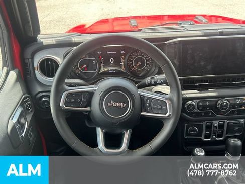 Used 2025 Jeep Wrangler Unlimited Sahara AWD/4WD image 24