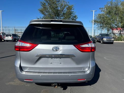 Used 2017 Toyota Sienna Limited Premium AWD/4WD image 8