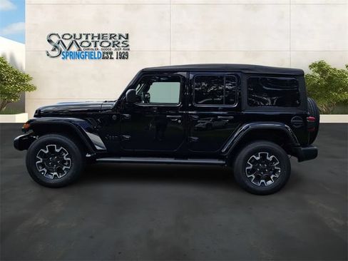 Used 2025 Jeep Wrangler Unlimited Sahara AWD/4WD image 2