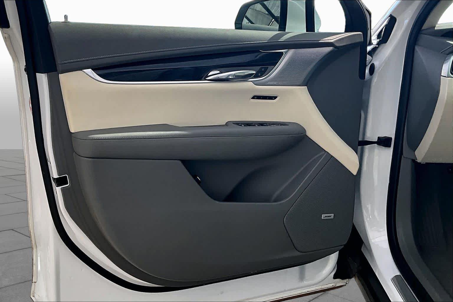 Used 2022 Cadillac XT6 Premium Luxury w/ Technology Package FWD image 20