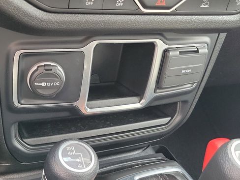 Used 2024 Jeep Gladiator Sport AWD/4WD image 30