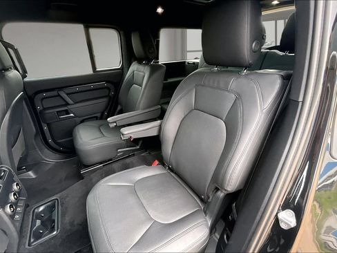Used 2025 Land Rover Defender 130 X-Dynamic SE AWD/4WD image 26