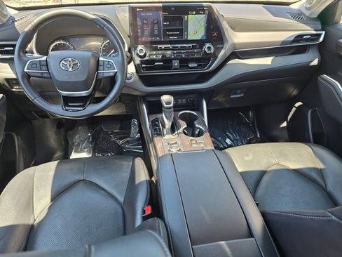 Used 2022 Toyota Highlander Limited AWD/4WD image 19