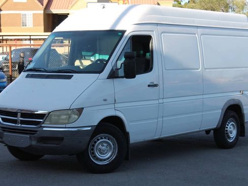 Used 2005 Dodge Sprinter 2500 w/ PWR Convenience Group RWD image 3