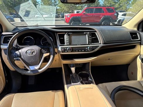 Used 2015 Toyota Highlander Limited AWD/4WD image 9