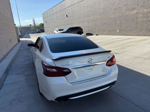 Used 2017 Nissan Altima 2.5 SR w/ Midnight Edition Package image 6