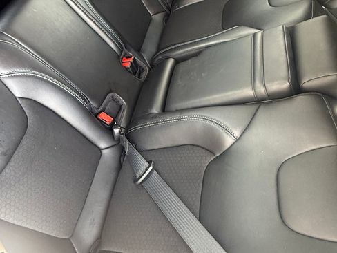 Used 2019 Jeep Cherokee Latitude Plus FWD image 14
