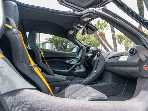 Used 2024 McLaren 750S RWD image 9