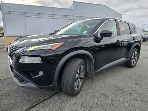 Used 2023 Nissan Rogue SV image 2