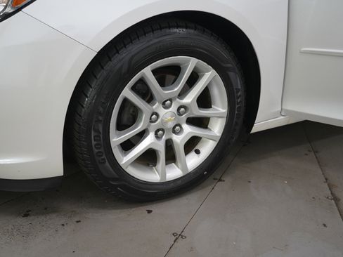 Used 2015 Chevrolet Malibu LT image 25