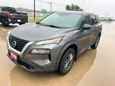 Used 2021 Nissan Rogue S FWD image 3