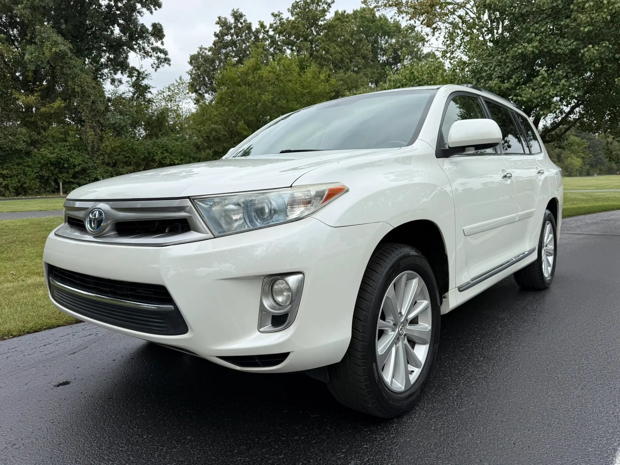 Used 2013 Toyota Highlander Limited AWD/4WD image 1