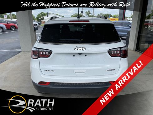 Used 2025 Jeep Compass Latitude AWD/4WD image 7