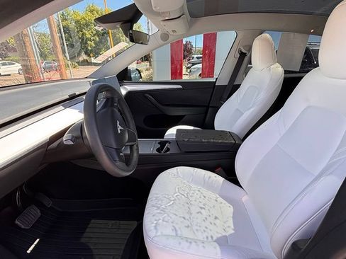 Used 2024 Tesla Model Y Long Range AWD/4WD image 9