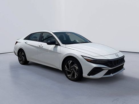 Used 2025 Hyundai Elantra Sport FWD image 1