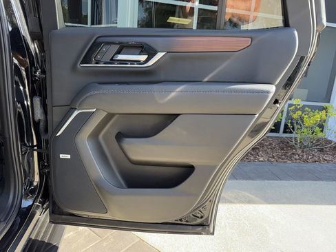Used 2025 GMC Yukon Denali AWD/4WD image 25