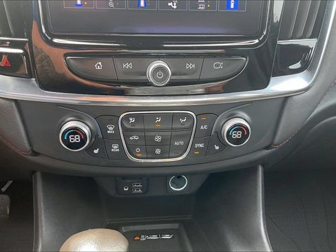 Used 2022 Chevrolet Traverse RS FWD image 15