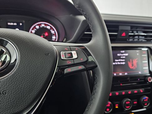 Used 2021 Volkswagen Passat 2.0T SE image 40