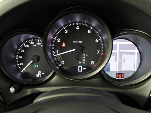 Used 2025 Porsche Macan image 22