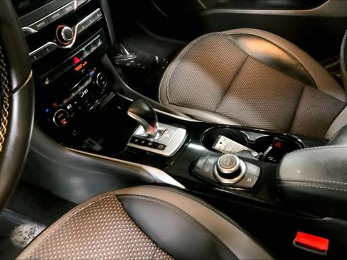 Used 2019 INFINITI QX30 LUXE w/ Navigation Package image 16