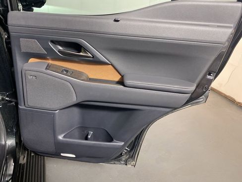 Used 2024 Lexus GX 550 image 31