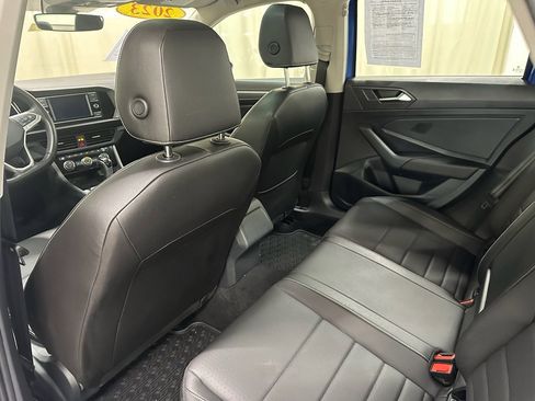 Used 2023 Volkswagen Jetta SE image 19