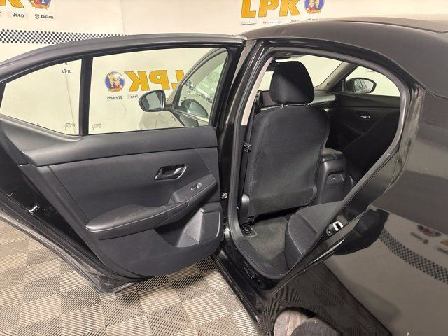 Used 2025 Nissan Sentra SV FWD image 11