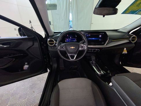 Used 2024 Chevrolet Trax LT w/ Driver Confidence Package FWD image 20