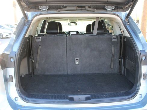 Used 2023 Toyota Highlander XLE image 12