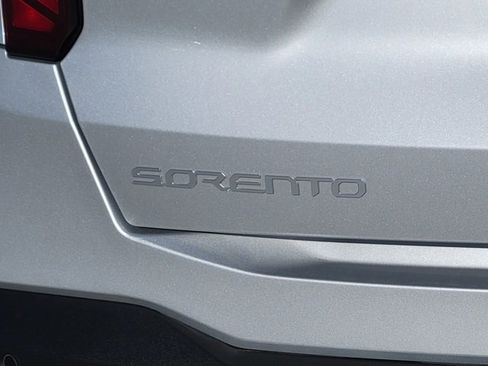 Used 2025 Kia Sorento EX image 12
