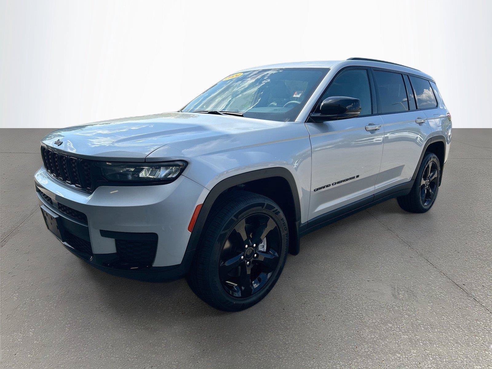 Used 2024 Jeep Grand Cherokee L Altitude AWD/4WD image 8