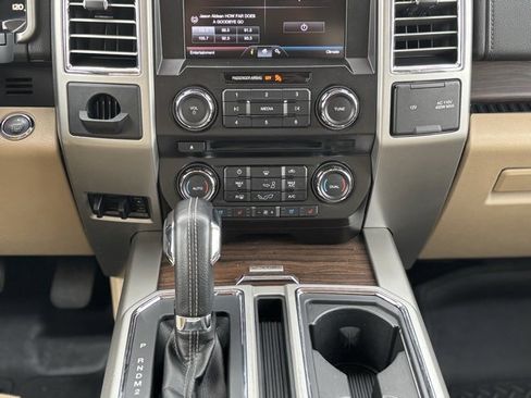 Used 2015 Ford F150 Lariat image 22