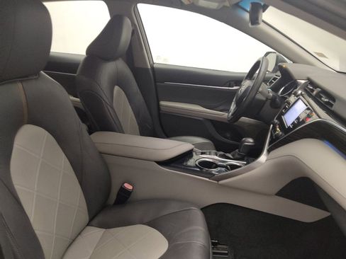 Used 2018 Toyota Camry XLE image 21