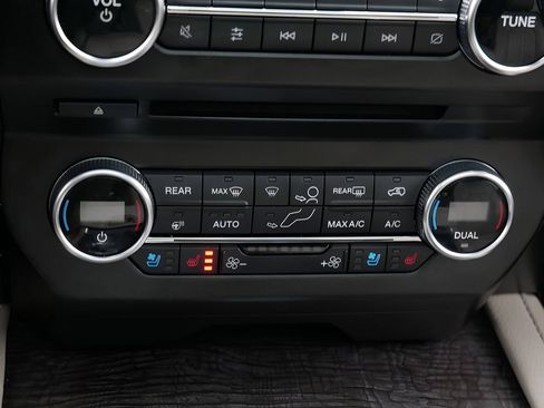 Used 2018 Ford Expedition Limited AWD/4WD image 24