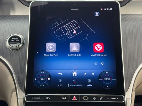 Used 2025 Mercedes-Benz GLC 300 4MATIC image 36