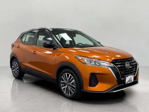 Used 2021 Nissan Kicks SV FWD image 1