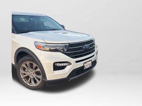 Used 2022 Ford Explorer XLT w/ Equipment Group 202A image 4