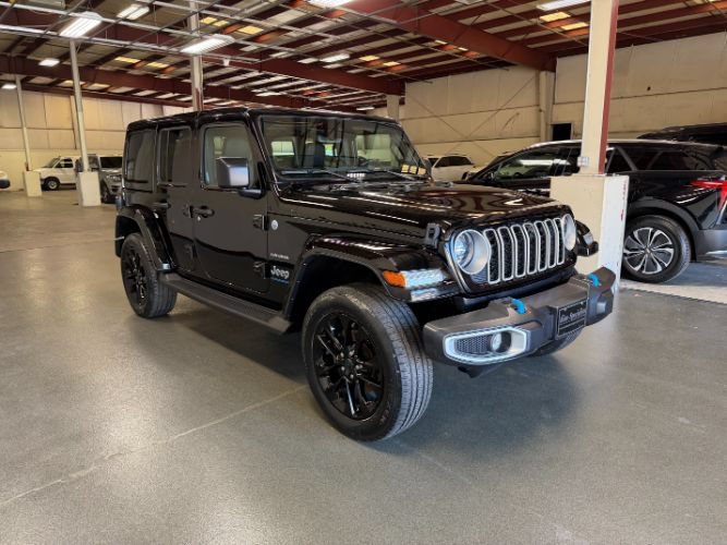 Used 2024 Jeep Wrangler Unlimited Sahara w/ Technology Group AWD/4WD image 6