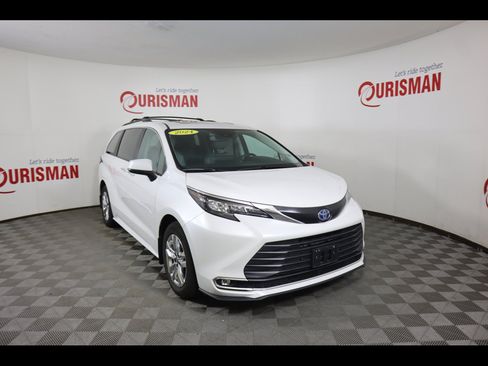 Used 2024 Toyota Sienna XLE w/ XLE Plus Package AWD/4WD image 12