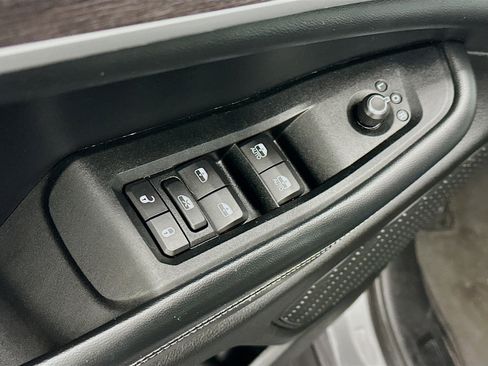 Used 2023 Jeep Grand Cherokee L Limited w/ Black Appearance Package AWD/4WD image 15